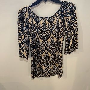 BEAUTIFUL teacup sleeve blouse